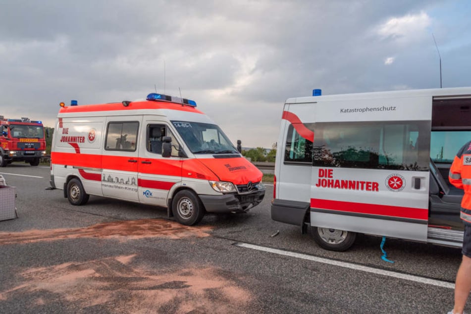 Zwei Autos der Johanniter waren auch in den Unfall verwickelt.