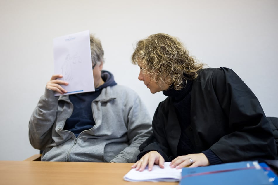 Seine Wut wirkte sich strafmildernd aus: Sex-Psychopath Benjamin S., hier mit seiner Verteidigerin Aline Luderer, muss für viereinhalb Jahre ins Gefängnis.