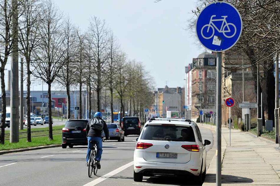 Auch der Radfahrstreifen an der Zwickauer Straße wird gern zum "kurzen Halten" genutzt.