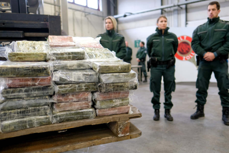 Der Drogenschmuggel über den Hamburger Hafen hat zugenommen. Hier hat der Zoll im vergangenen Jahr 717 Kilogramm Kokain in einem Container sichergestellt (Archivbild).