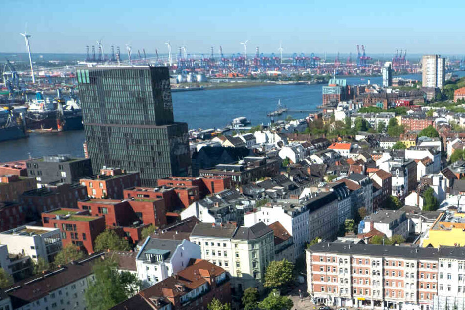 Blick von oben auf das Hamburger Hafenviertel.