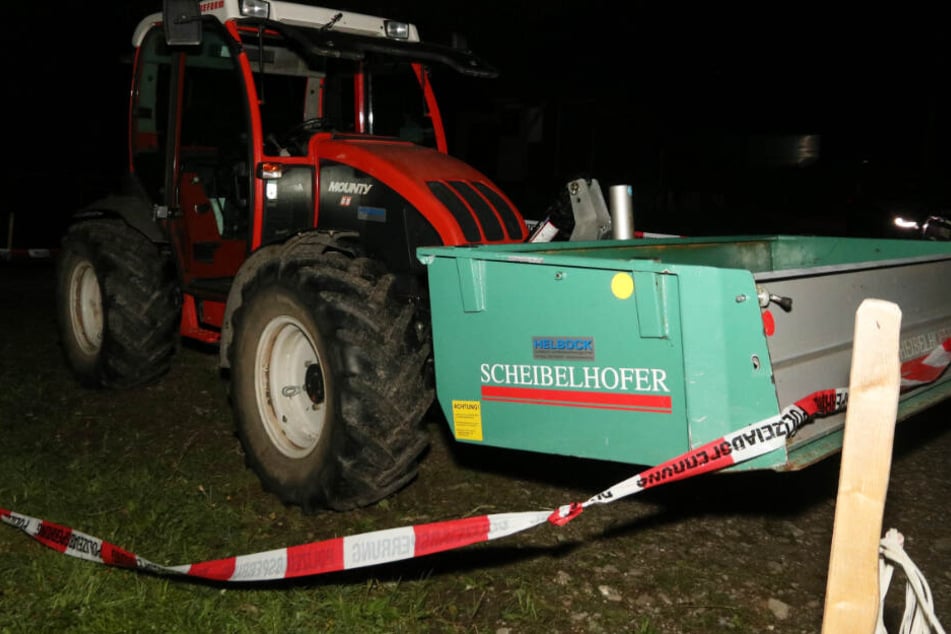 Bei einem Traktorunfall sind zwei Kinder tödlich verletzt worden.