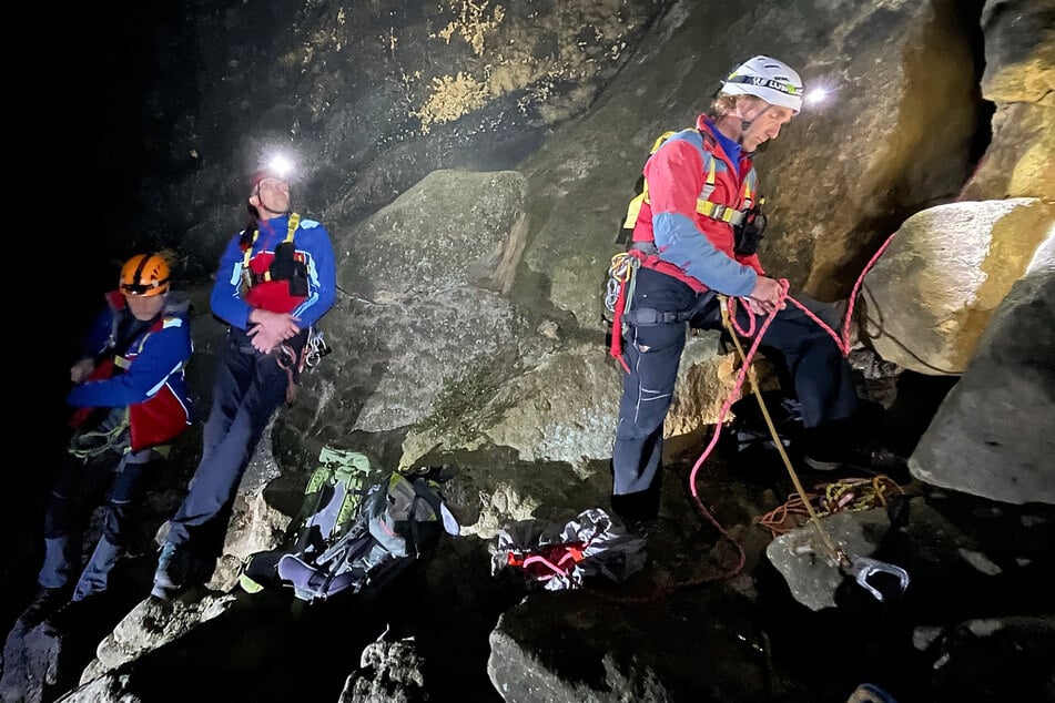 Die Einsatzkräfte der Bergwacht konnte die zwei aus ihrer misslichen Lage befreien.