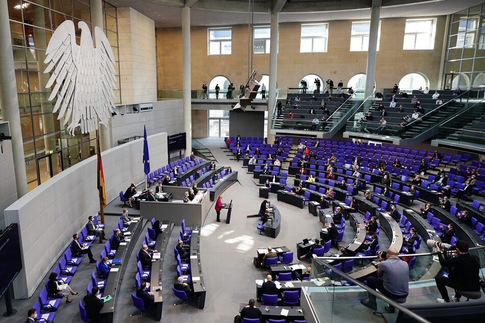 Im Bundestag sprach am heutigen Donnerstag nicht nur die Kanzlerin, sondern es wurde auch über jede Menge EU-Gelder abgestimmt.