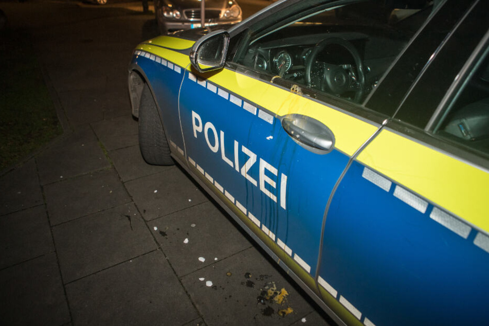 Mindestens ein Ei traf die Fahrertür des Peterwagens.