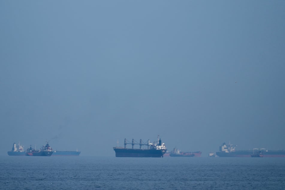 Ein Containerschiff soll die Warnungen der iranischen Streitkräfte ignoriert haben und deshalb unter Beschuss geraten sein. (Archivbild)