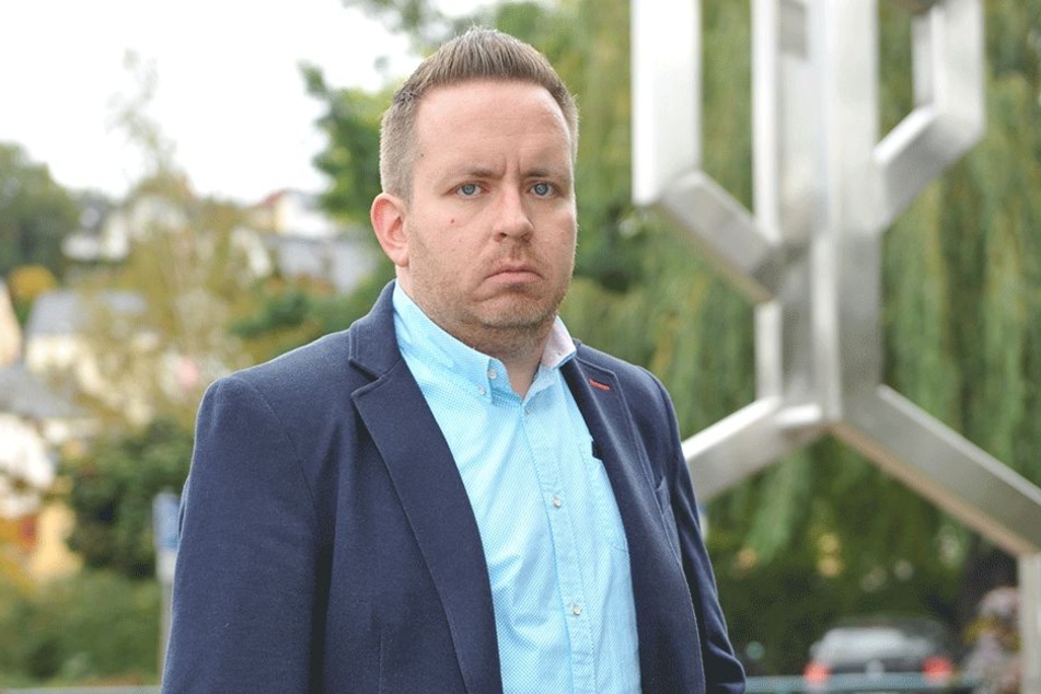 Ex-SPD-Mann und parteiloser Auer Stadtrat Tobias Andrä (35) fordert vom Landratsamt, das Alter minderjähriger Migranten zu bestimmen.