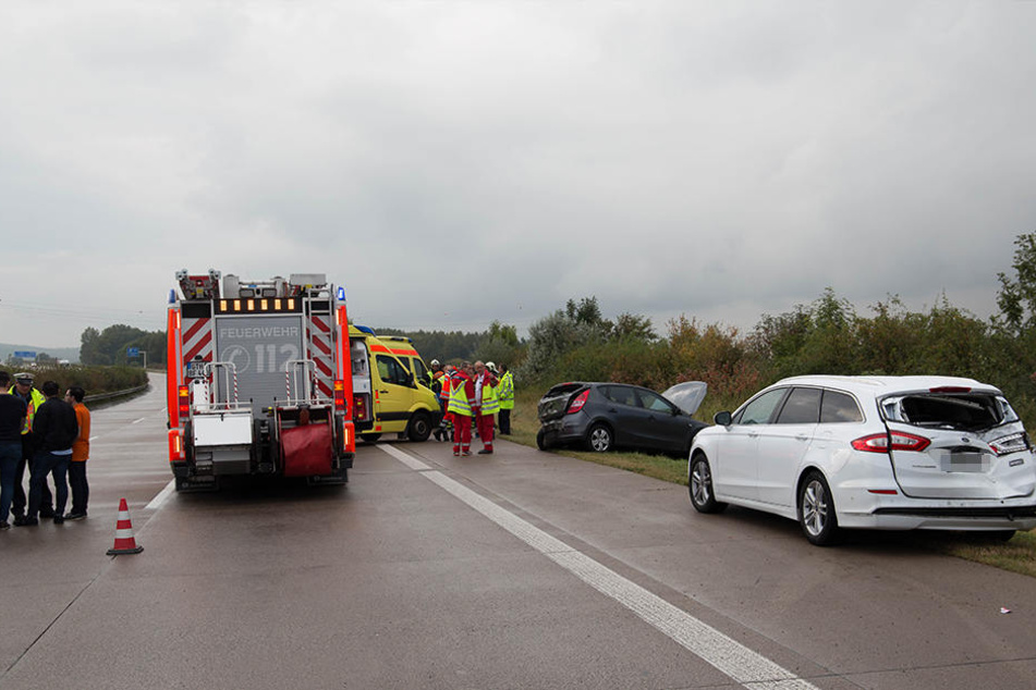 Mehrere Fahrzeuge kollidierten bei dem Unfall.
