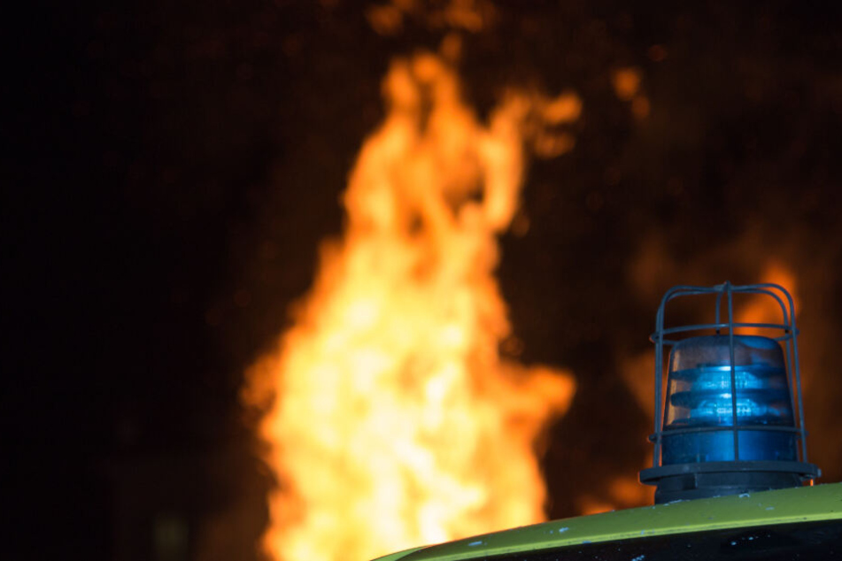 Die Polizisten bemerkten das Feuer etwa eine halbe Stunde, nachdem sie den Jugendlichen kontrolliert hatten. (Symbolbild)