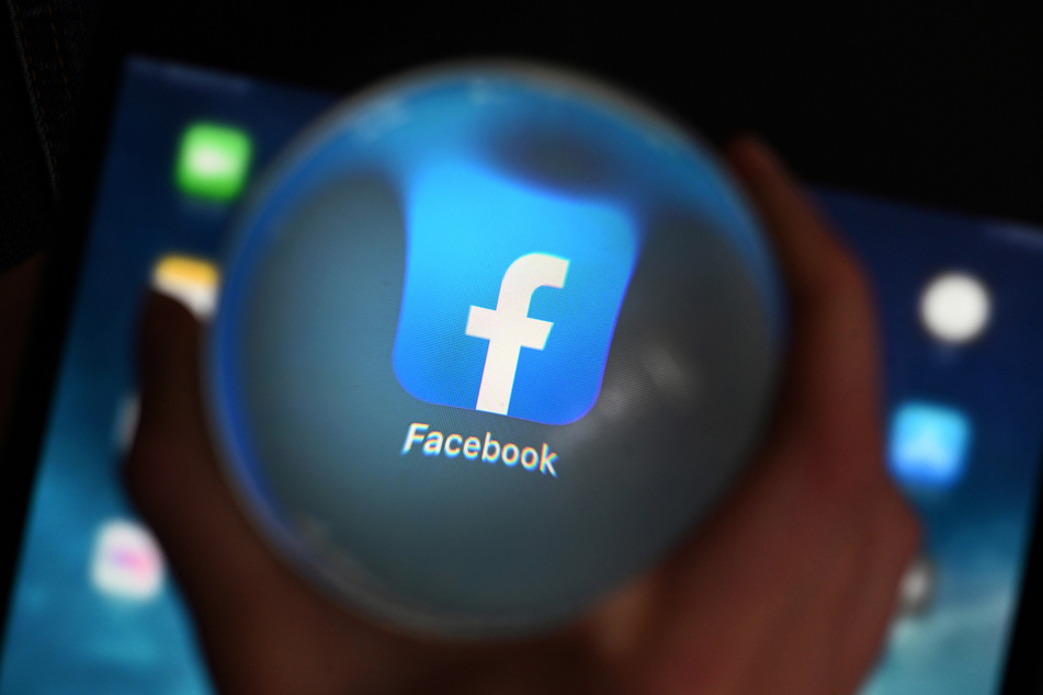 Mark Zuckerbergs Unternehmen Facebook wird wegen seines laschen Vorgehens gegen Fake News stark kritisiert.