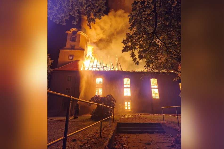 Das Feuer erschütterte die gesamte Region. Im August 2023 brannte die Stadtkirche von Großröhrsdorf ab.