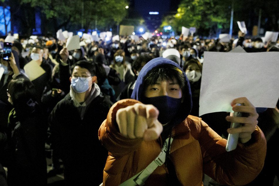 China protests continue as police crack down on demonstrators