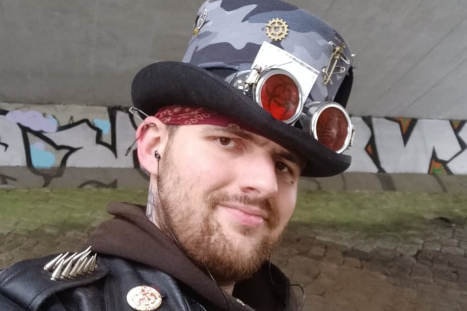 Steven Braun (29) hielt sein einziges Wahlversprechen und trank bei der ersten Sitzung ein Bier.