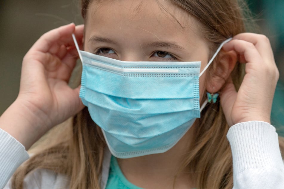 Die Maskenpflicht gilt jetzt auch im Schulunterricht. (Symbolbild)