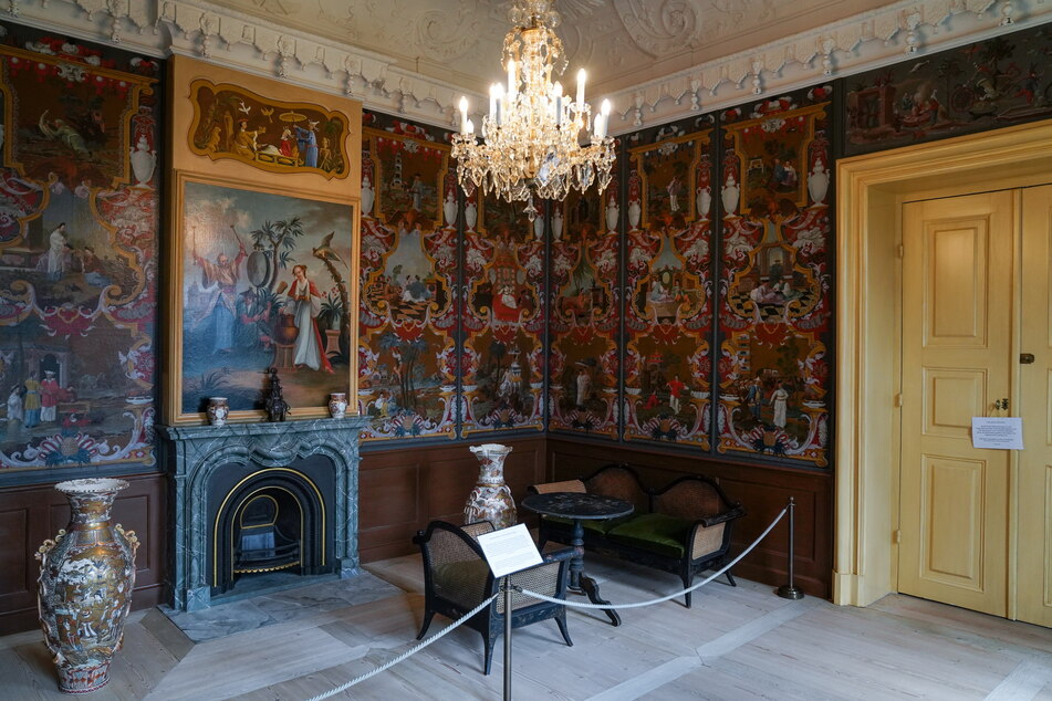 Das 2014 wiederhergestellte Chinesische Zimmer besticht mit einer bemalten Wandbespannung aus Lausitzer Leinen.