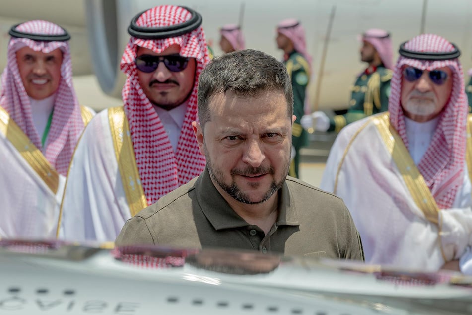 Wolodymyr Selenskyj (46), Präsident der Ukraine, wird vor dem Friedensgipfel nach Saudi-Arabien reisen.