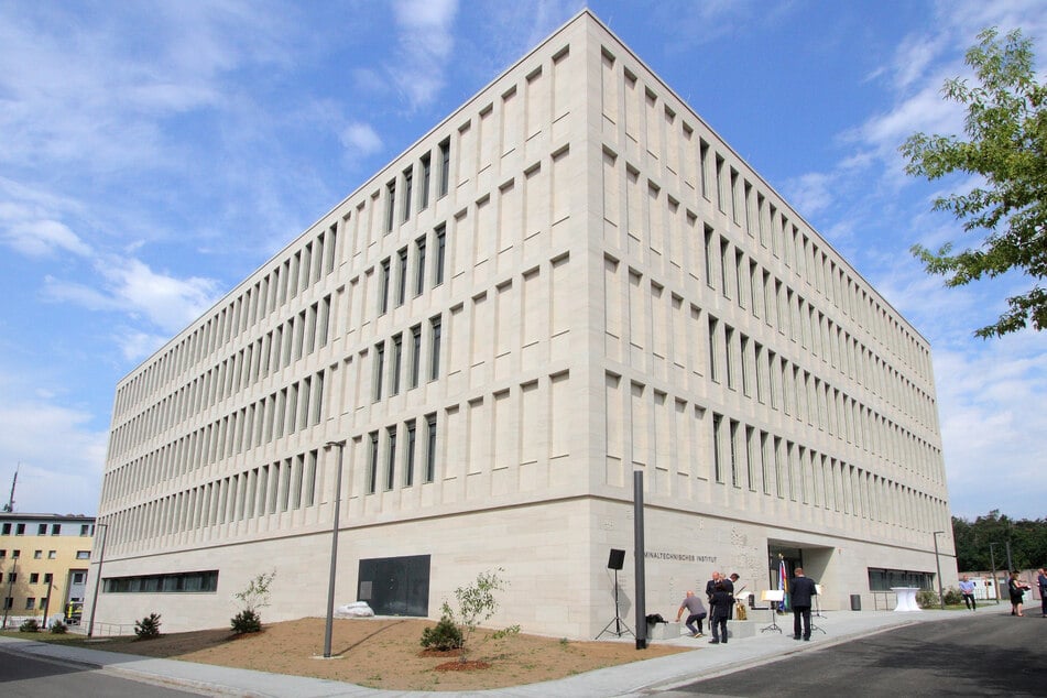 Finanzpuffer bei der Planung von Neubauten – ja, aber der Puffer beim Kriminaltechnischen Institut in Dresden war dann doch ein wenig zu groß.