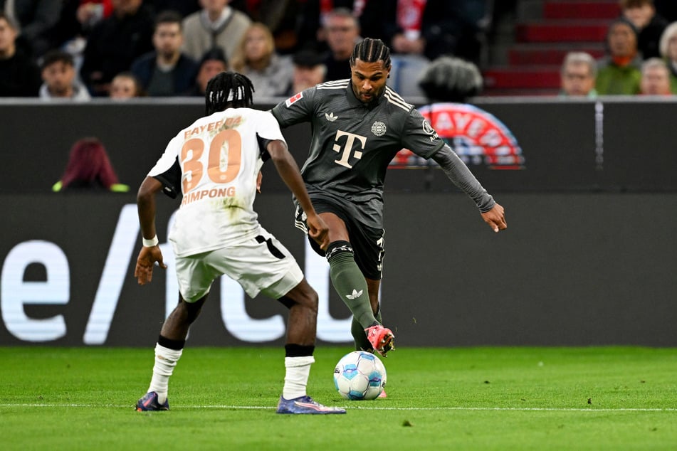 Serge Gnabry (r.) und seine Teamkollegen vom FC Bayern haben nach einer Viertelstunde alles im Griff.