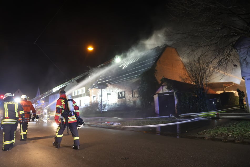 Die Feuerwehr war mit über 100 Kräften im Einsatz.