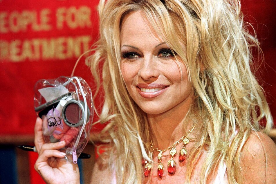 Pamela Anderson (56) 1999 in Las Vegas. Damals war ihr Look noch "wild und hemmungslos".