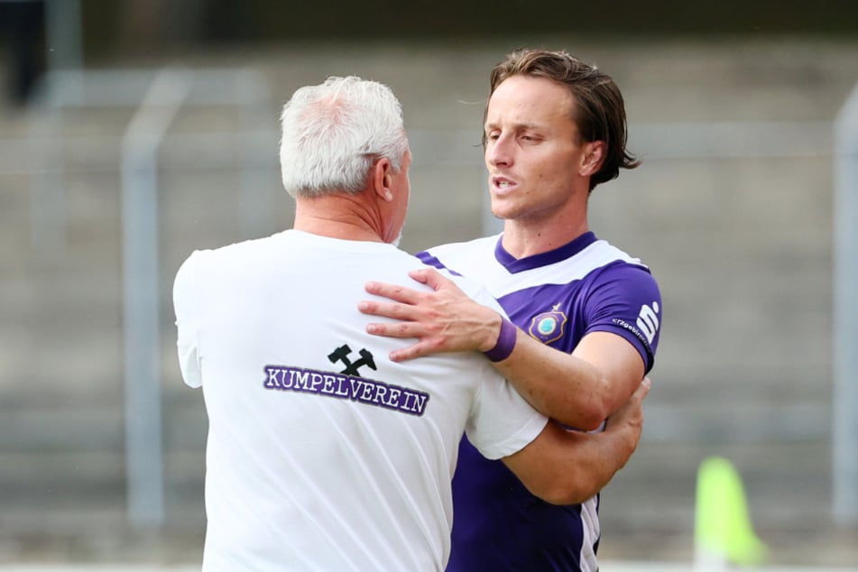 Mirnes Pepic (29, r.) freut sich, wieder unter seinem ehemaligen Trainer Pavel Dotchev (60) spielen zu dürfen.