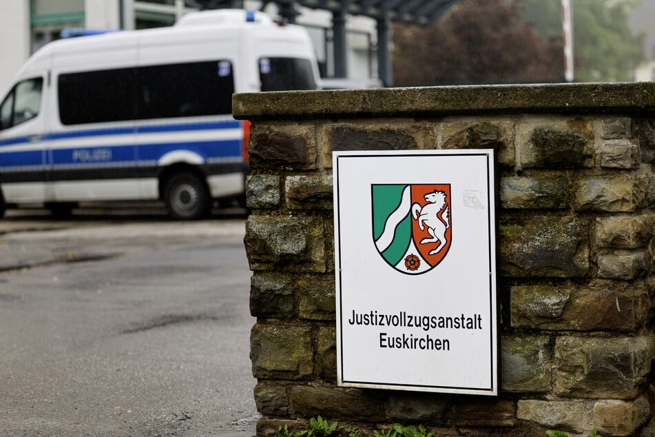 Gegen mehrere Bedienstete der JVA Euskirchen wird aktuell ermittelt. Der Vorwurf: Sie sollen Häftlingen gegen Geld Vorteile verschafft haben.