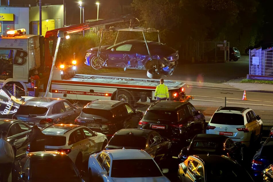 Der Kia des 61-Jährigen musste nach dem Crash von einem Spezialunternehmen abgeschleppt werden.
