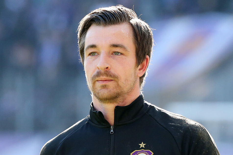 Aue-Keeper Martin Männel versteht zwar, dass die Fans nach schwächeren Spielen enttäuscht sind, wünscht sich insgesamt aber doch mehr Unterstützung von den Rängen.