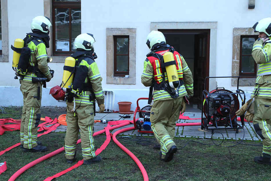 Das Feuer war im Keller eines Wohnhauses ausgebrochen.