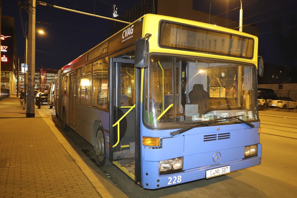 Attacke in Chemnitz: Mann wird im Bus verprügelt!