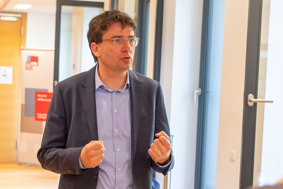 Florian von Brunn (52, SPD) hat in einem Brief an den Präsidenten des Obersten Rechnungshofes eine klare Forderung formuliert.