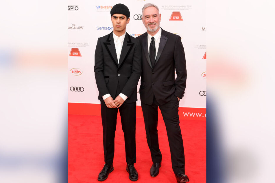 Regisseur Roland Emmerich (r) kam mit seinem Mann Gerardo Soto.