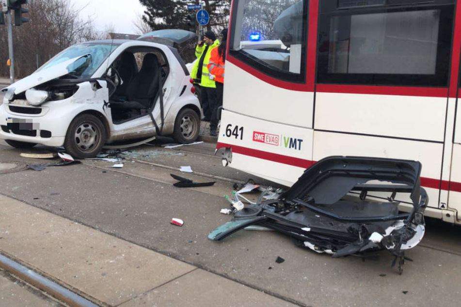 Die Fahrerin des Autos wurde schwer verletzt.
