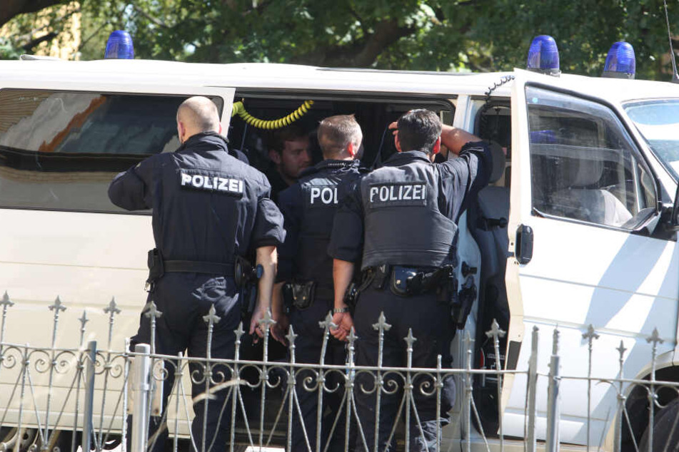 Die Polizei musste mit einem Sondereinsatzkommando anrücken, da der Mann bewaffnet war. (Symbolbild)
