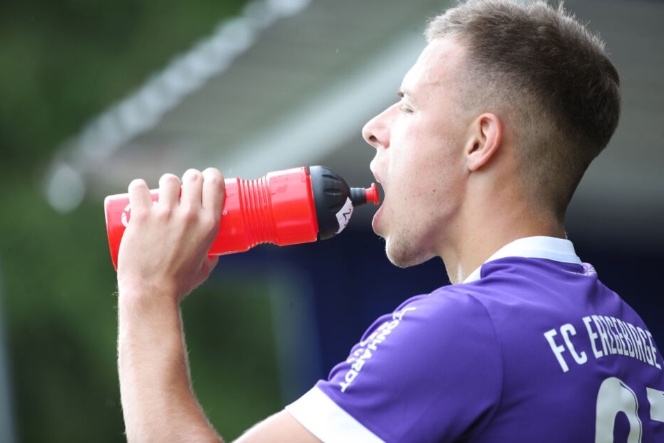 Flasche halbleer? Die Träume von Njegos Kupusovic erfüllten sich bisher in Aue nicht.