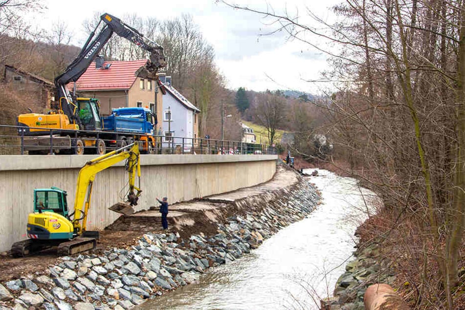 Die neue Stützmauer an der Gottleuba.