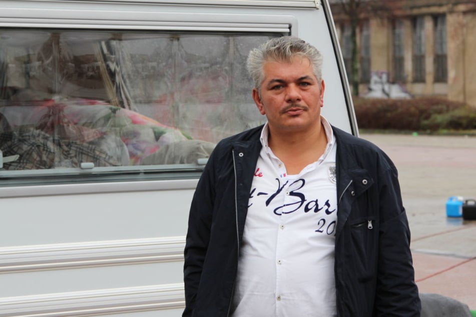 Josef Mojs (41) ist das Oberhaupt des französischen Teils der Roma-Großfamilie. Nach seiner Auskunft werden bis zu 1000 Roma zur Trauerfeier erwartet.
