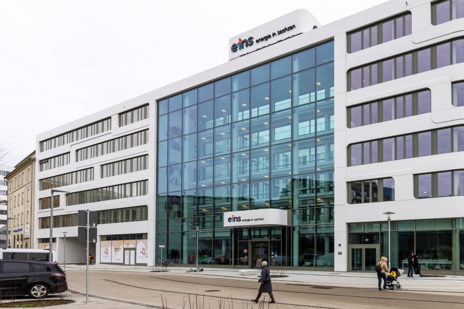 Während der Black Week gibt's bei eins energie in sachsen bis zu 130 Euro Nachlass auf Glasfaser-Tarife.