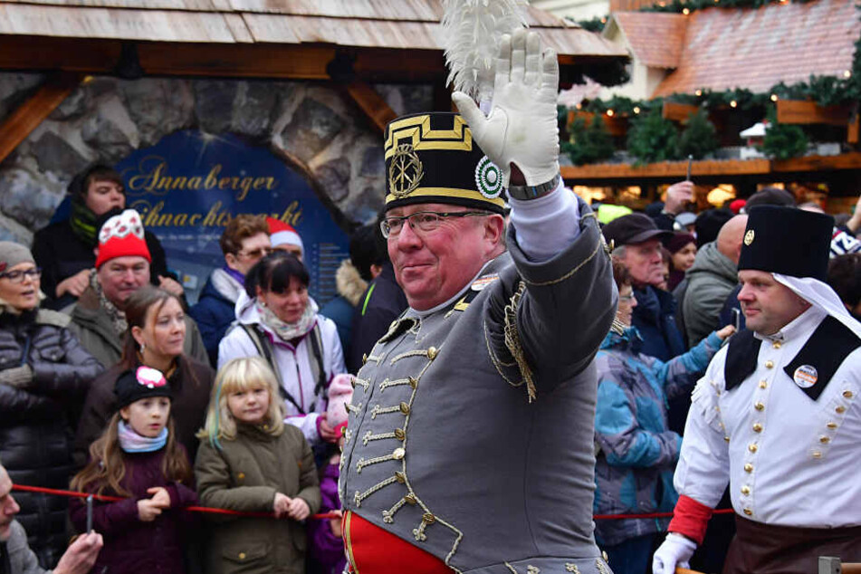 Viele Bergmannsvereine aus Sachsen und ganz Deutschland waren mit dabei. Die Abschlussbergparade ist die beeindruckendste im Erzgebirge zur Adventszeit.
