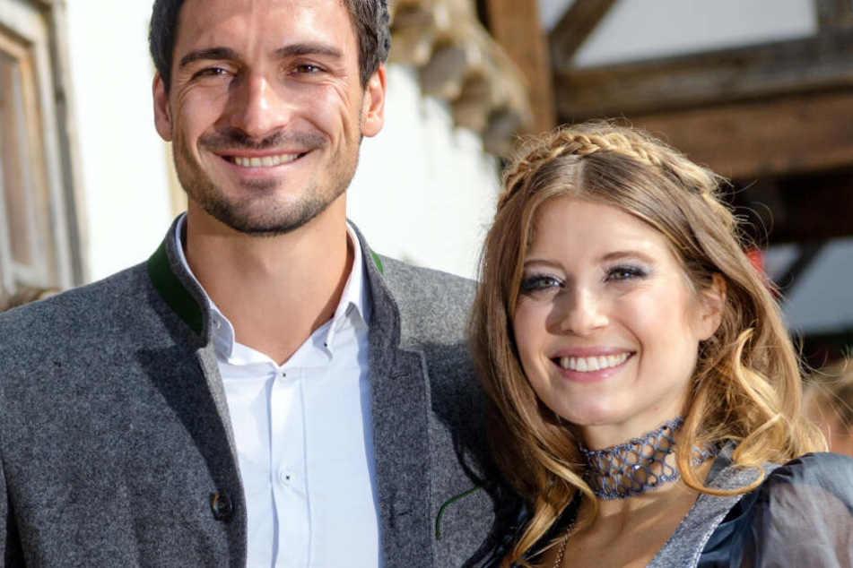 Mats Hummels (l.) und seine Cathy haben bereits einen gemeinsamen Sohn.