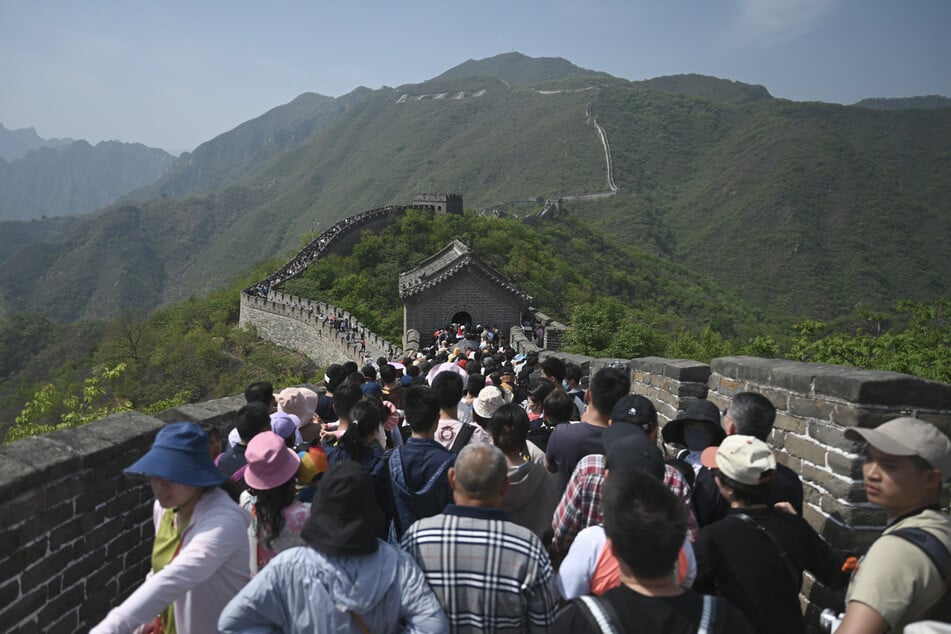 In China lösten die Berichte über das Verhalten beim Besuchs des Wahrzeichens große Empörung aus.