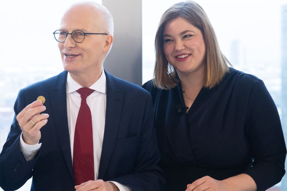 SPD und Grüne regieren gemeinsam in Hamburg. Dabei scheinen sich Peter Tschentscher (links) und Katharina Fegebank gut zu verstehen. (Archivbild)