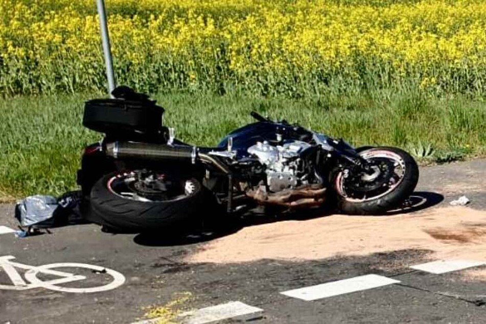 Ein Autofahrer hatte ein Motorrad übersehen.