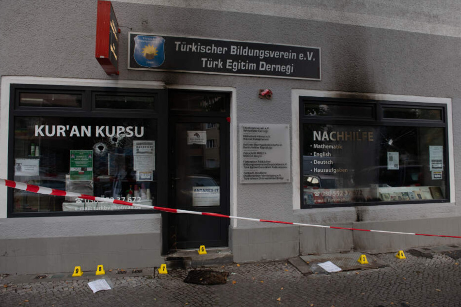 Auf einen türkischen Bildungsverein in Berlin-Neukölln ist am 20.09.2018 mutmaßlich ein Brandanschlagverübt worden.