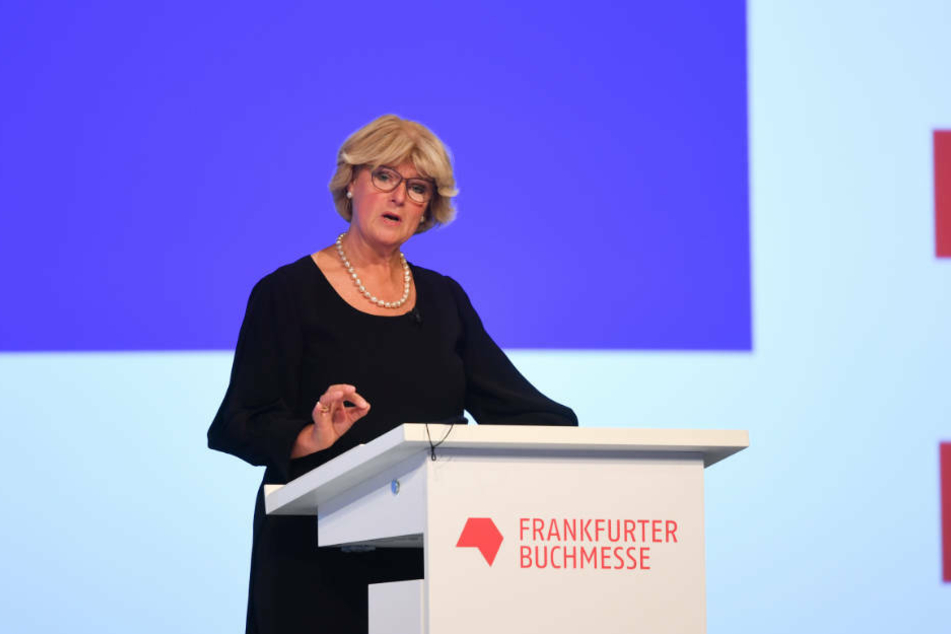Monika Grütters (CDU), Kulturstaatsministerin, spricht während der Eröffnungsfeier der Frankfurter Buchmesse in der Festhalle.