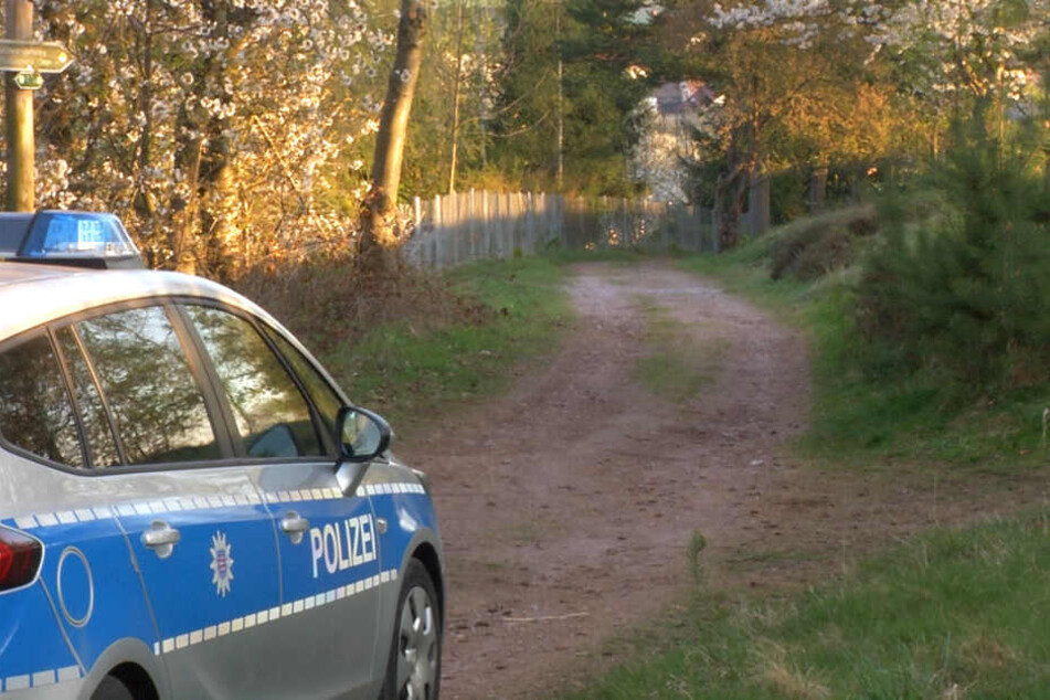 Die Polizei wurde von Spaziergängern auf die Babyleiche aufmerksam gemacht.