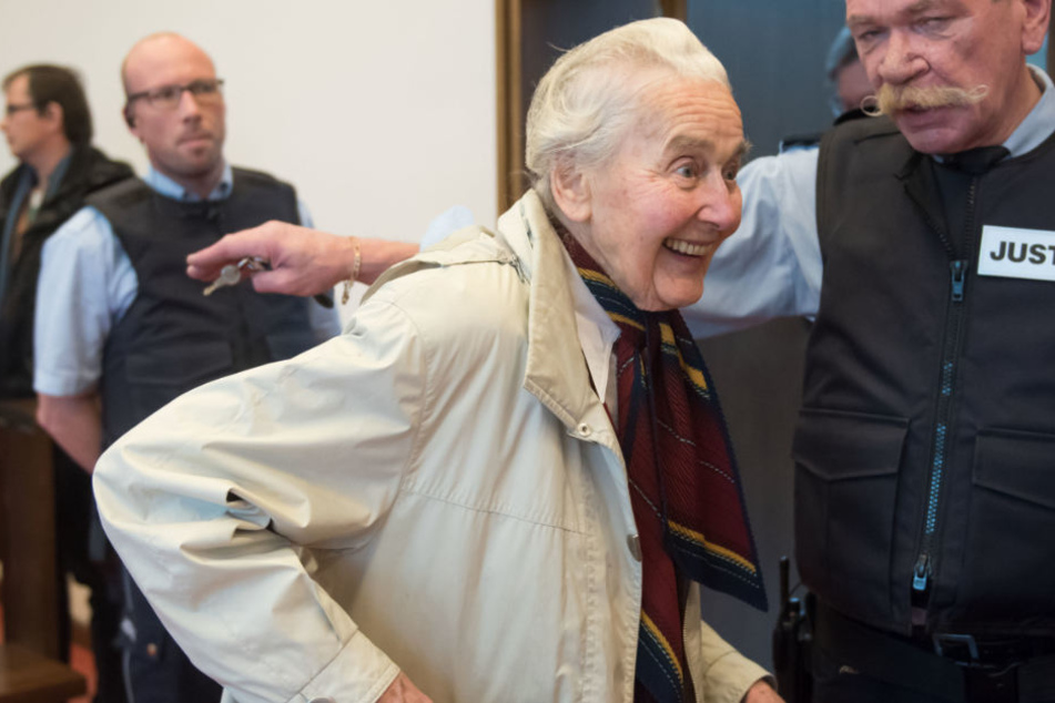 Ursula Haverbeck (89) droht noch immer der Knast: Sie hält sich selbst für nicht haftfähig.