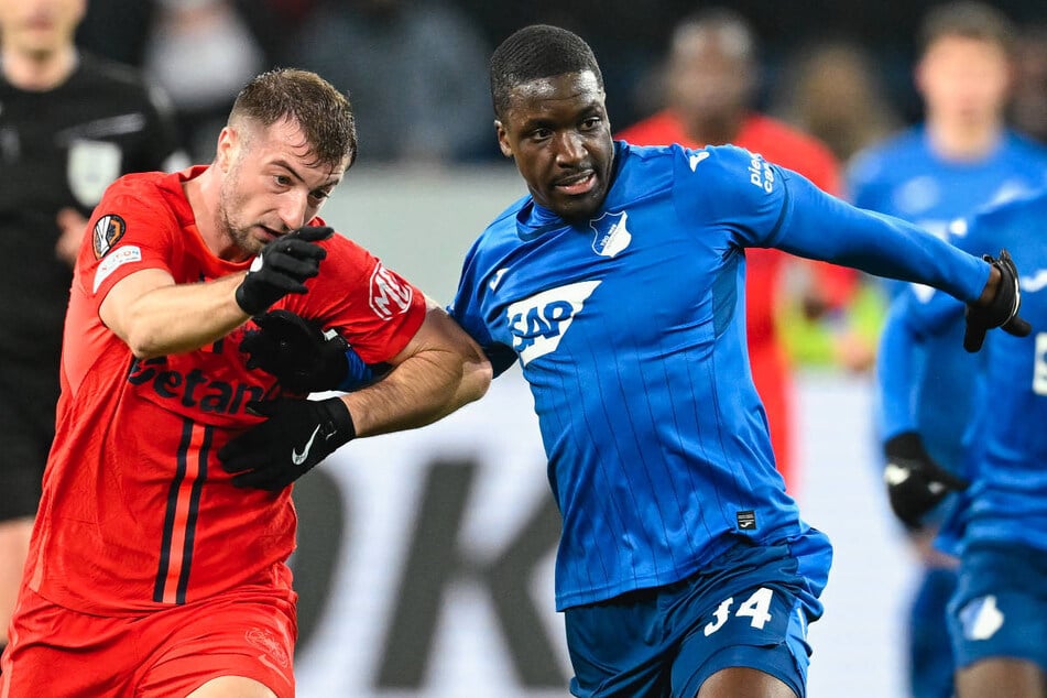 Hoffenheim-Leihgabe Stanley Nsoki (26, r.) ist am Mittwochabend im Trainingslager von Union Berlin angekommen.