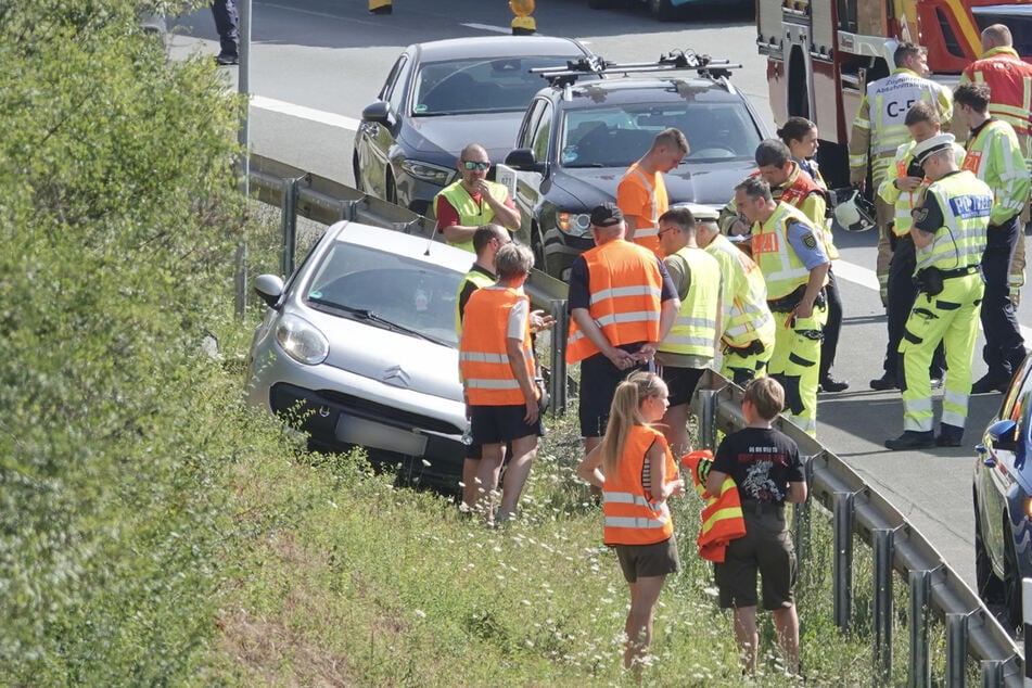 Einen Teil der Fahrbahn mussten die Einsatzkräfte sperren.