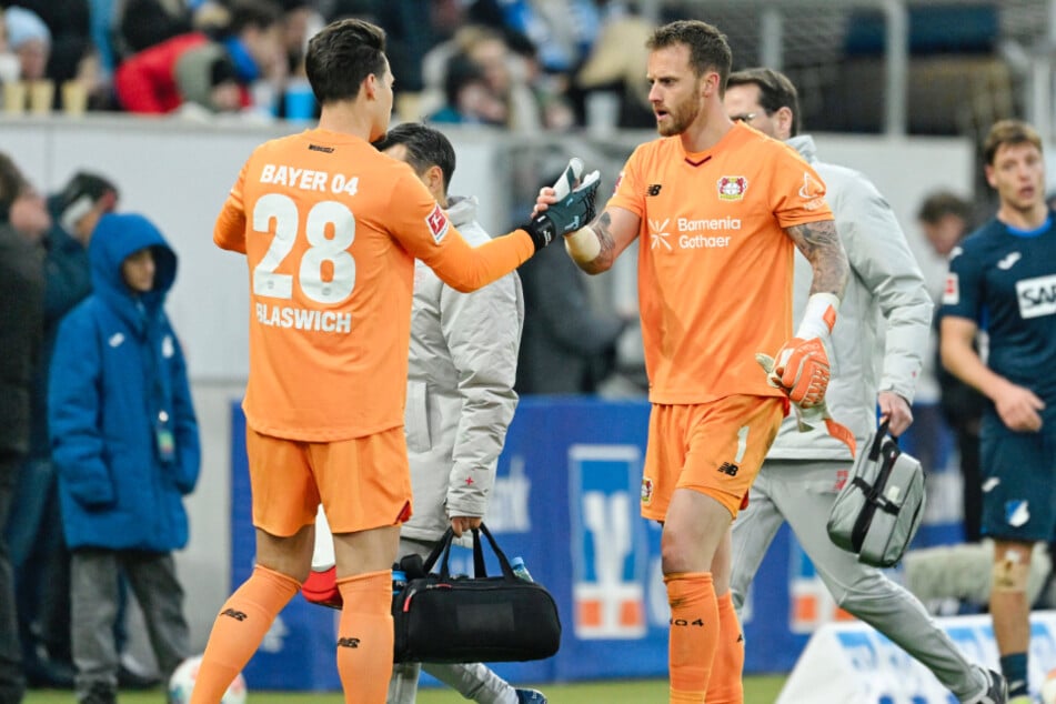 Zum Europa-League-Auftakt gegen NK Celje wird Mark Flekken (33, r.) den Vorzug vor Janis Blaswich (35) im Tor von Bayer 04 Leverkusen erhalten.